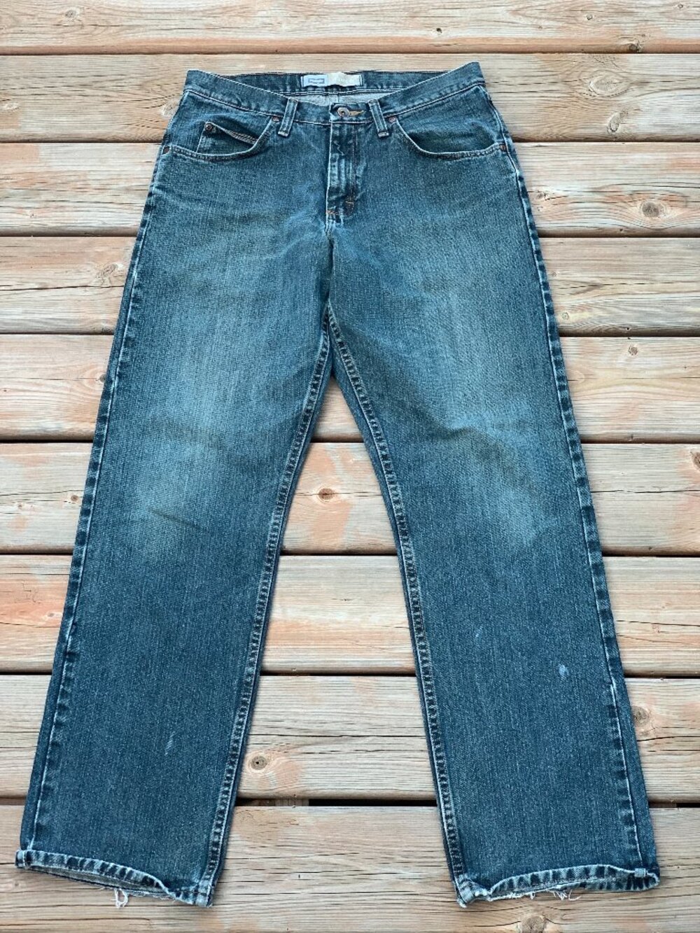 Wrangler Relaxed Fit Straight Leg Jeans Mens 30x32 Medium Wash Distressed Denim